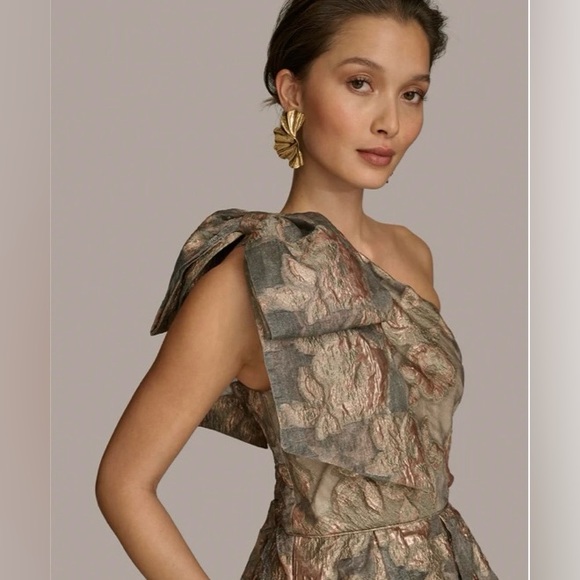 Donna Karan Metallic Floral One-Shoulder Gown - Picture 5 of 9